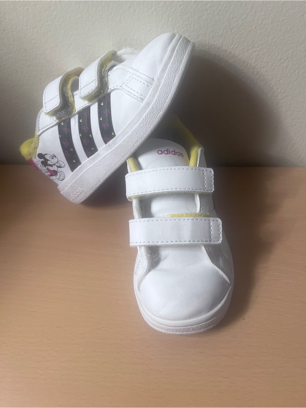 ADIDAS X DISNEY GRAND COURT MICKEY MOUSE HOOK-AND-LOOP SHOES WHITE KIDS SIZE 7